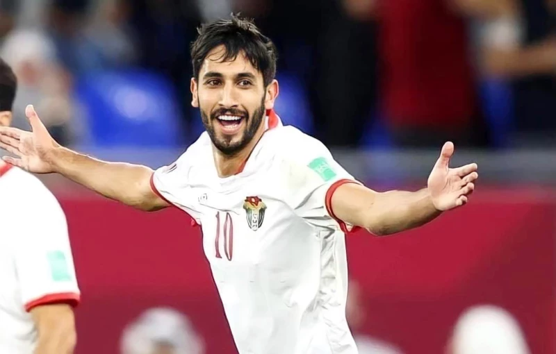 مدرب الأهلي القطري يقرر "إبعاد" يزن النعميات علناً... واللاعب الأردني يرد بتصريح "متفجر"!