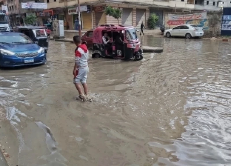 مصر تصارع عاصفة غير مسبوقة: الحرارة تنخفض إلى عشر درجات دون الصفر وأمطار طوفانية بلا هوادة تعطل الحياة!