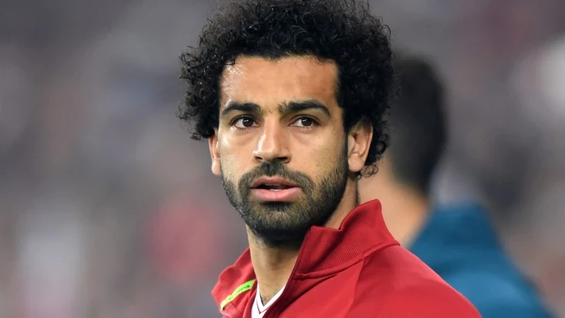 ليفربول يفاجئ الجميع بقراره المفاجئ... محمد صلاح خارج أسوار "أنفيلد" ومستقبل النجم المصري في مهب الريح