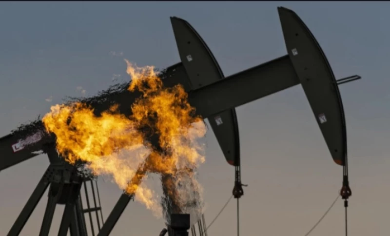 النفط السعودي في خطر دولة قريبة فقيرة تكتشف مخزونا كبيراً من النفط قد تغطي كل احتياجات العالم بأكمله..(تعرف عليها)