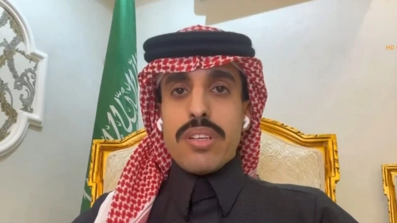 ممارس صحي يروي لحظات إنقاذ مسن على متن طائرة الخطوط السعودية.. فيديو